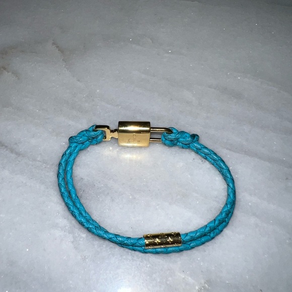 Louis Vuitton Gold Lockit X Doudou Bracelet - Picture 4 of 4
